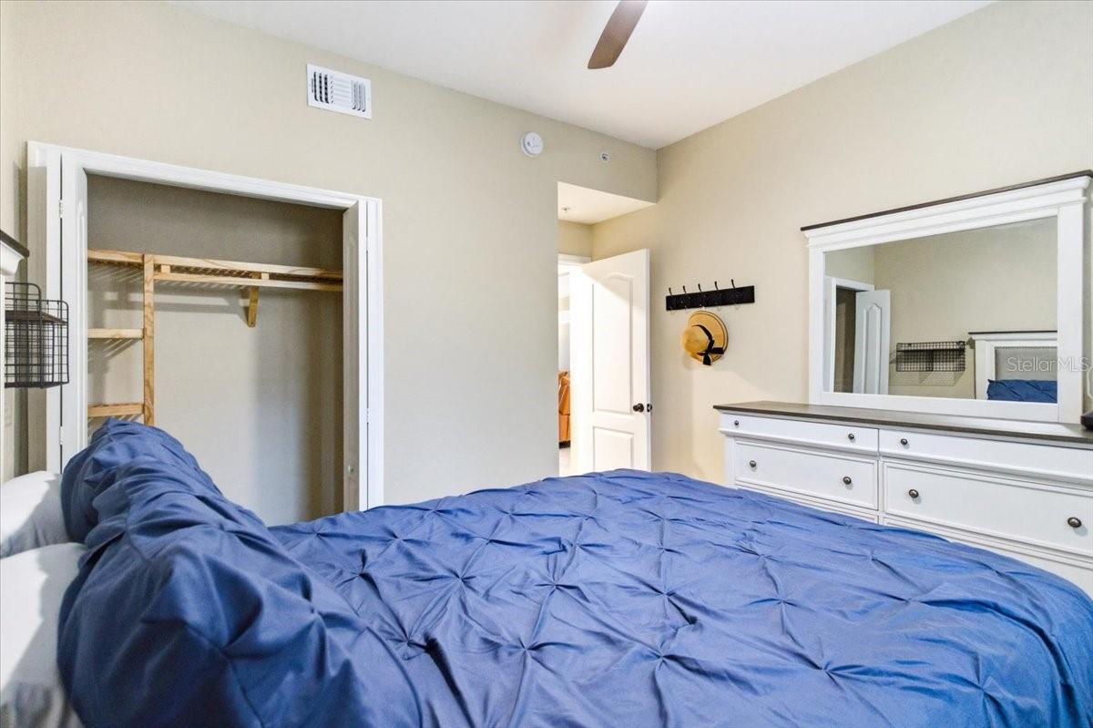 Image 32 of 63 For 923 Fairwaycove Lane 103