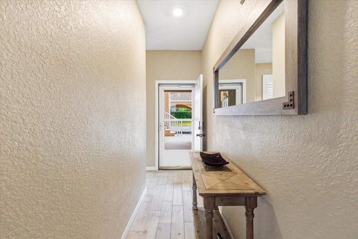 Image 4 of 63 For 923 Fairwaycove Lane 103