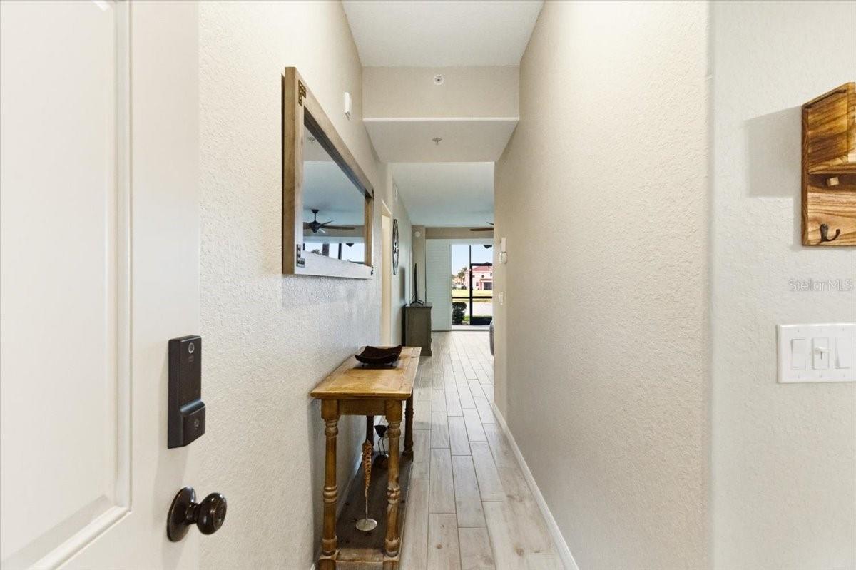 Image 5 of 63 For 923 Fairwaycove Lane 103