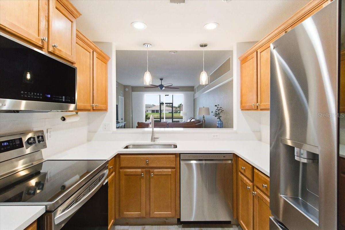 Image 9 of 63 For 923 Fairwaycove Lane 103