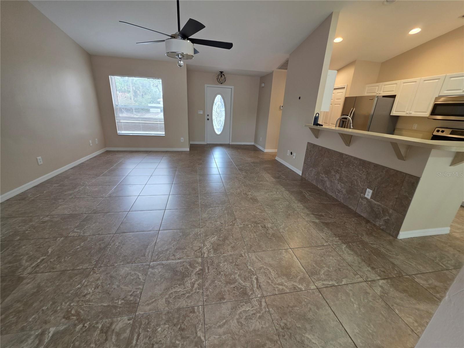 Listing photo id 8 for 1644 Dawnview Street