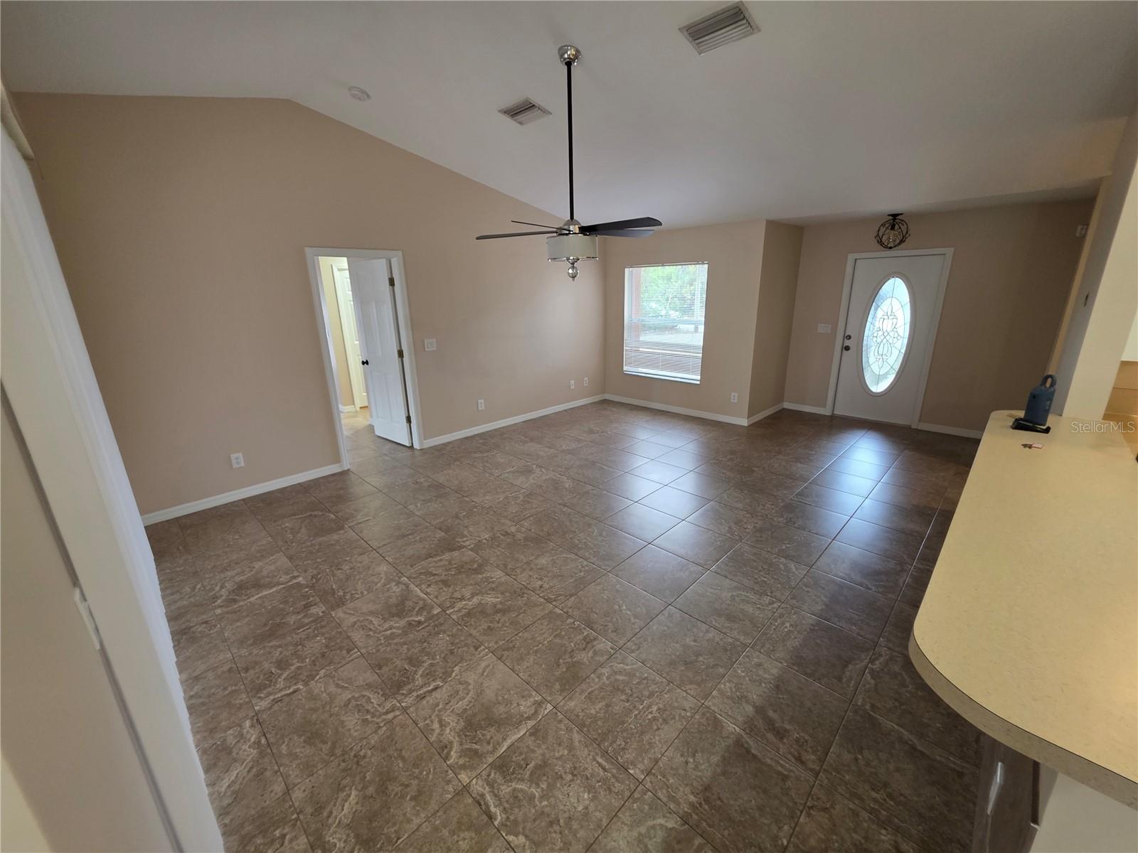 Listing photo id 16 for 1644 Dawnview Street