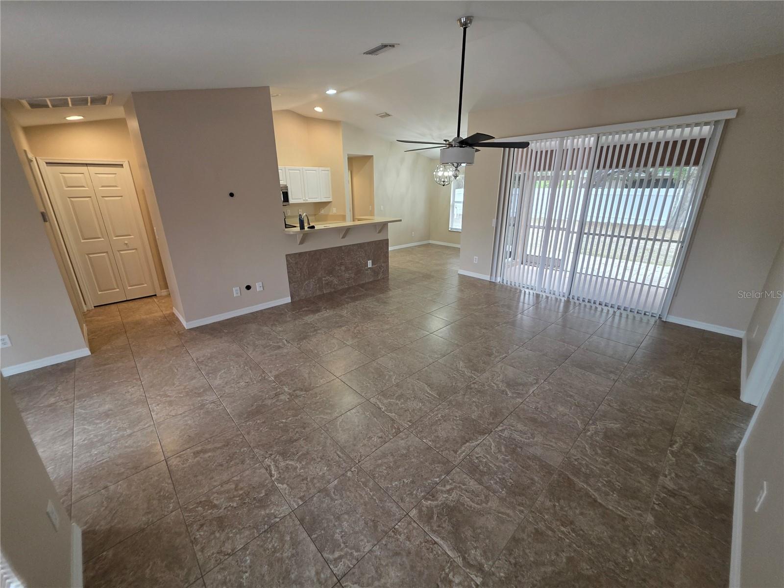 Listing photo id 21 for 1644 Dawnview Street