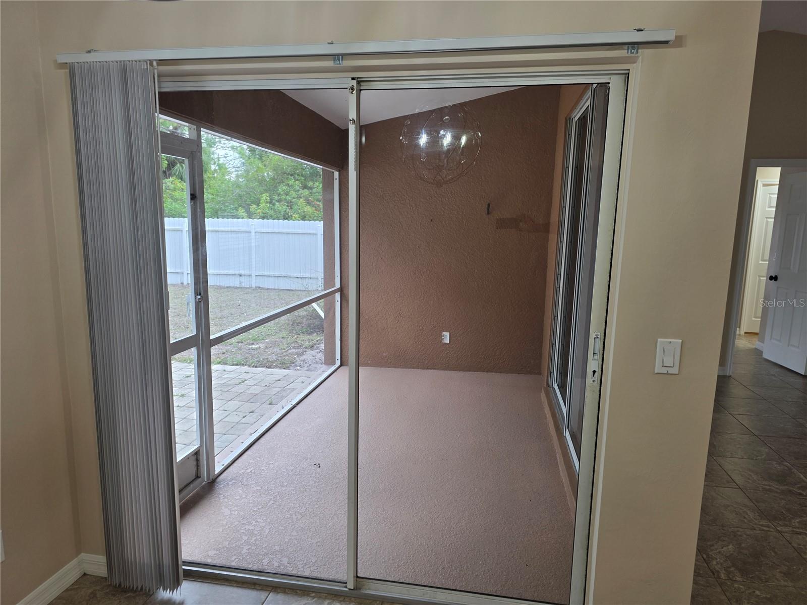 Listing photo id 22 for 1644 Dawnview Street