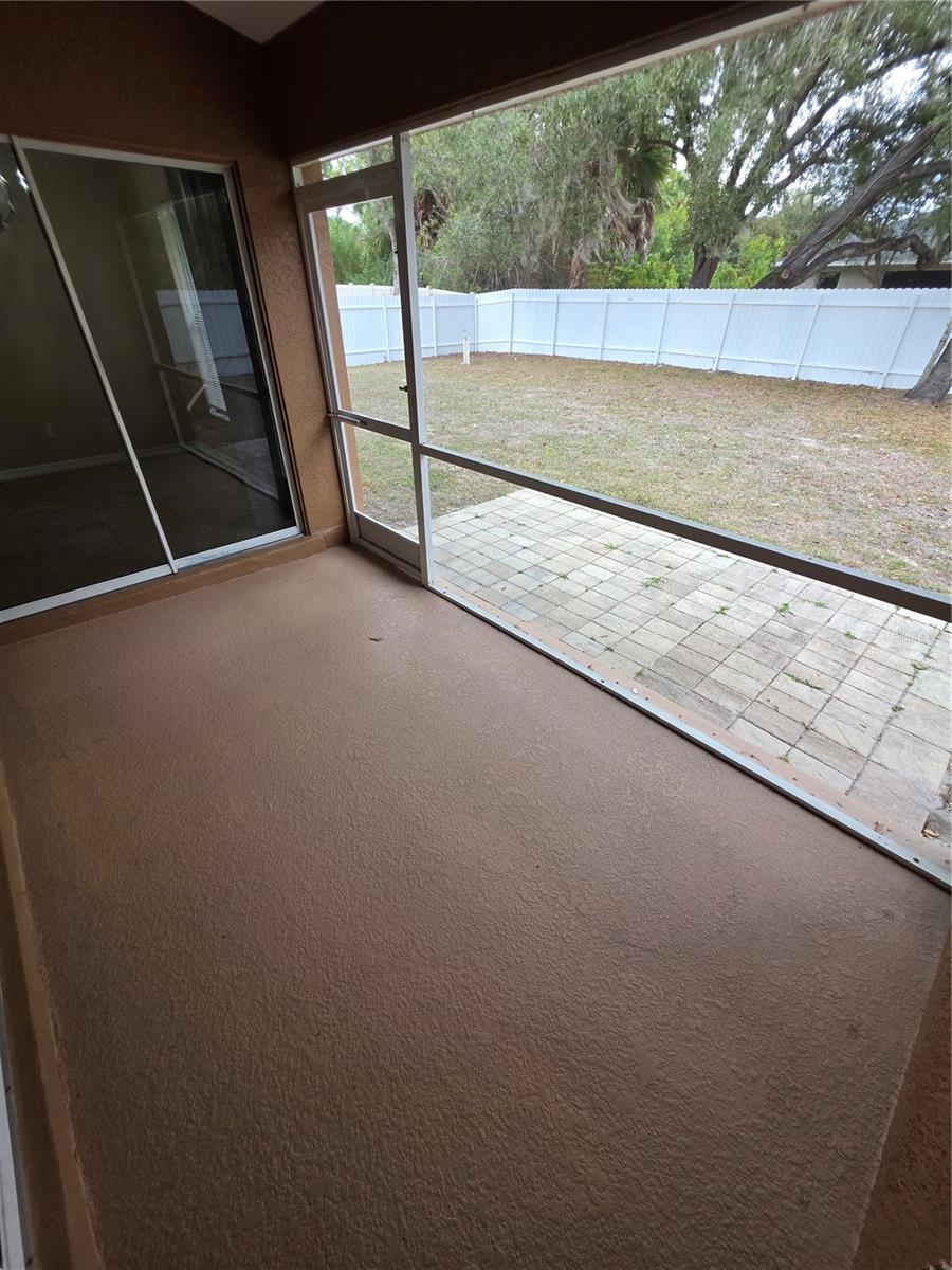 Listing photo id 23 for 1644 Dawnview Street