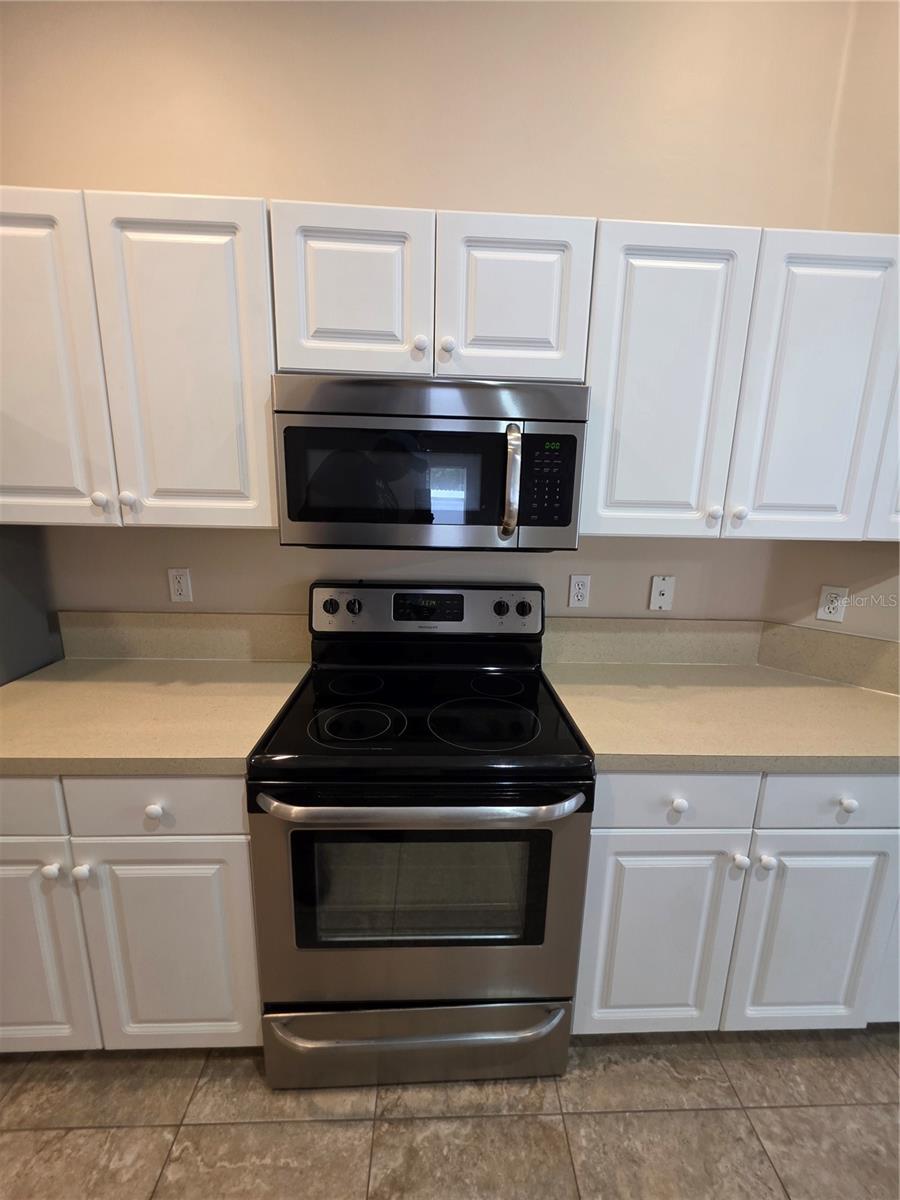 Listing photo id 25 for 1644 Dawnview Street