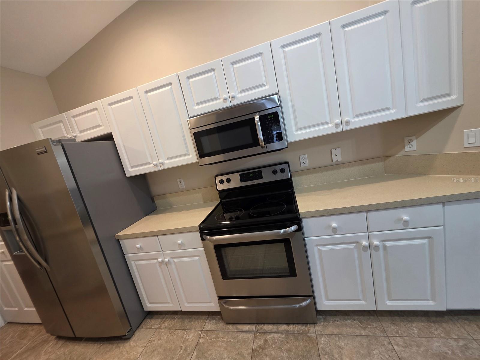 Listing photo id 28 for 1644 Dawnview Street