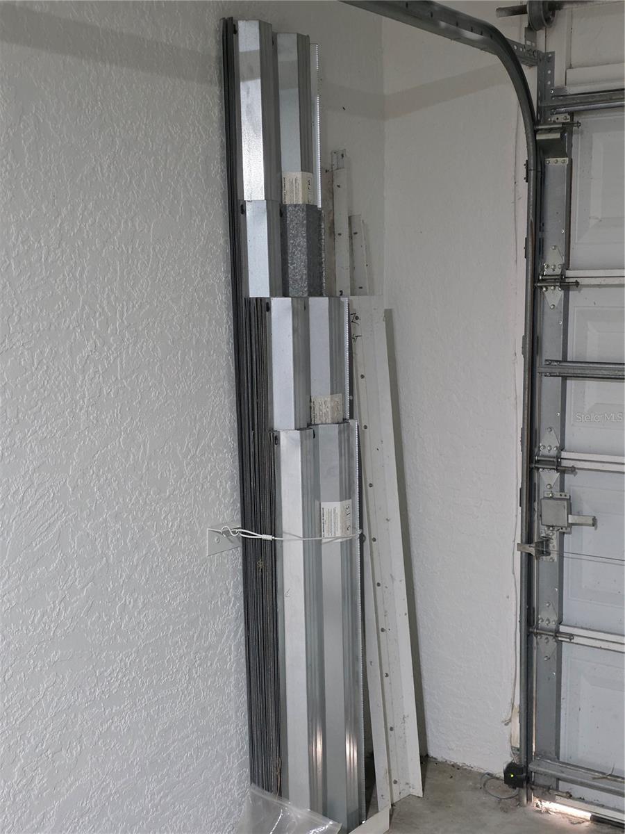 Listing photo id 33 for 1644 Dawnview Street