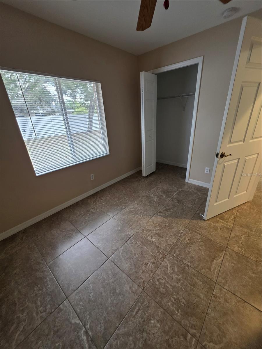 Listing photo id 3 for 1644 Dawnview Street