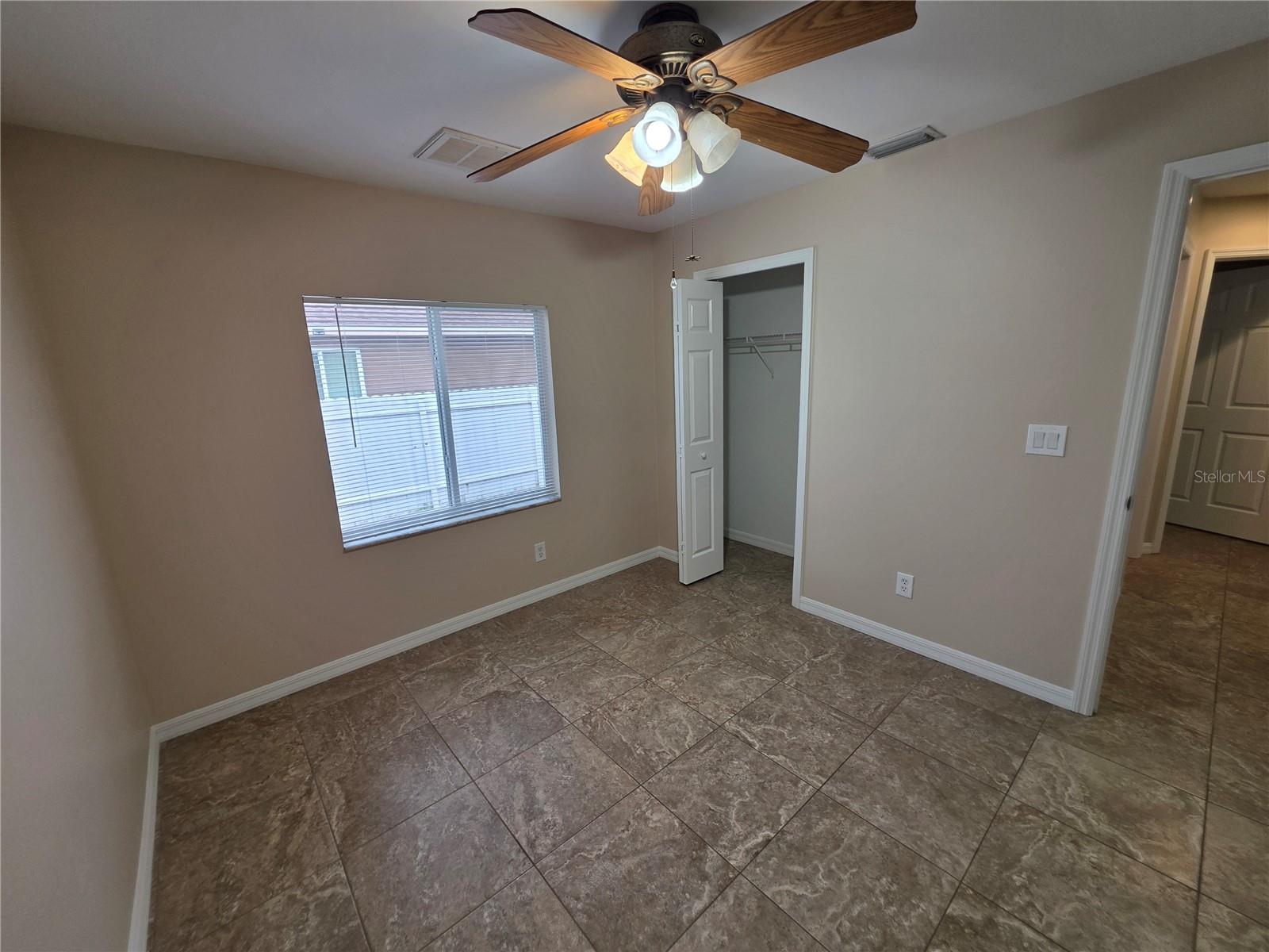 Listing photo id 4 for 1644 Dawnview Street