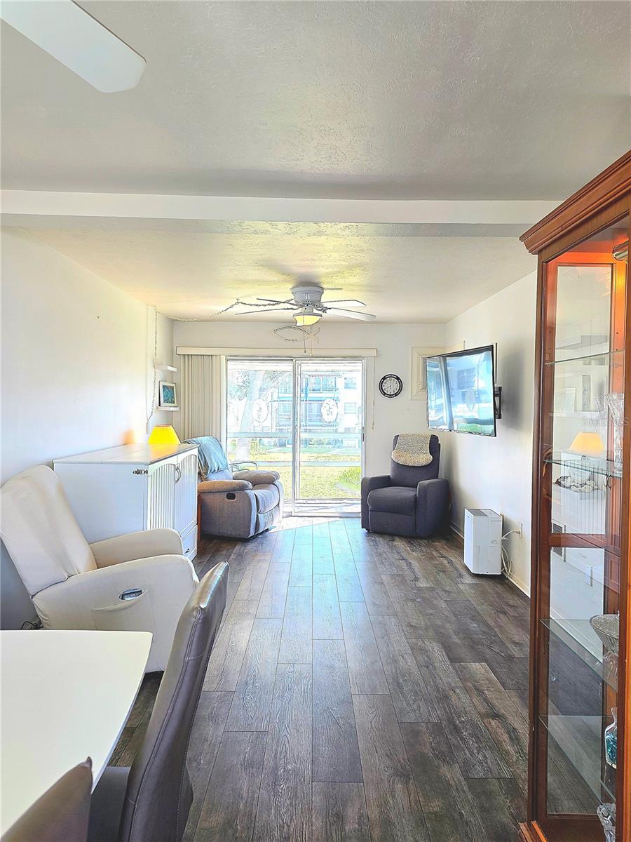 Image 2 of 8 For 1816 Restful Drive M22