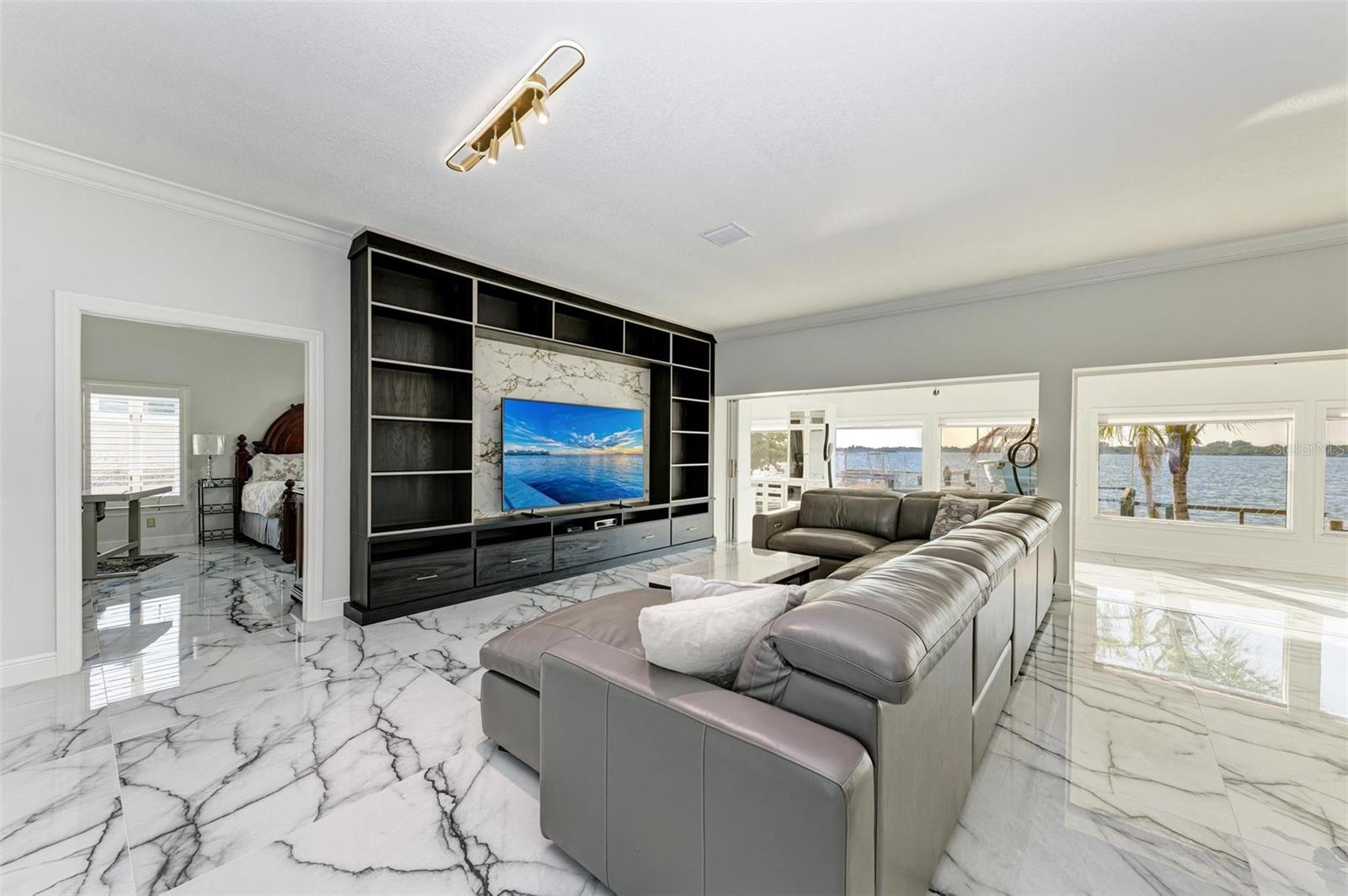 Image 17 of 45 For 5207 Bay State Road