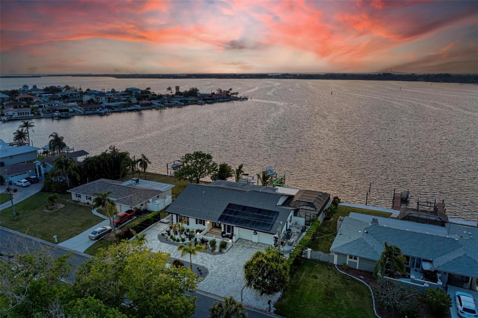 Image 4 of 45 For 5207 Bay State Road