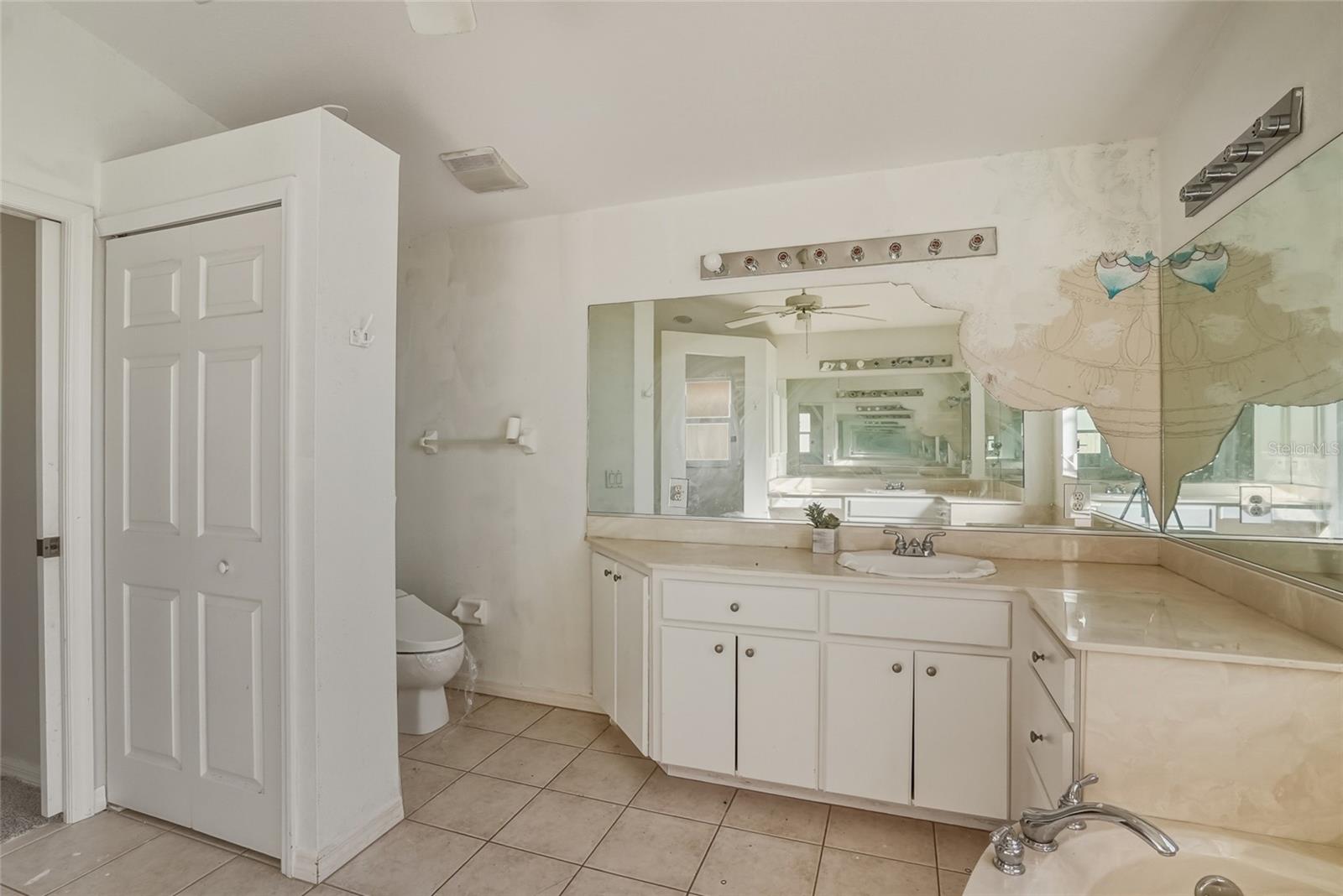 Image 11 of 31 For 122 Valdiva Street