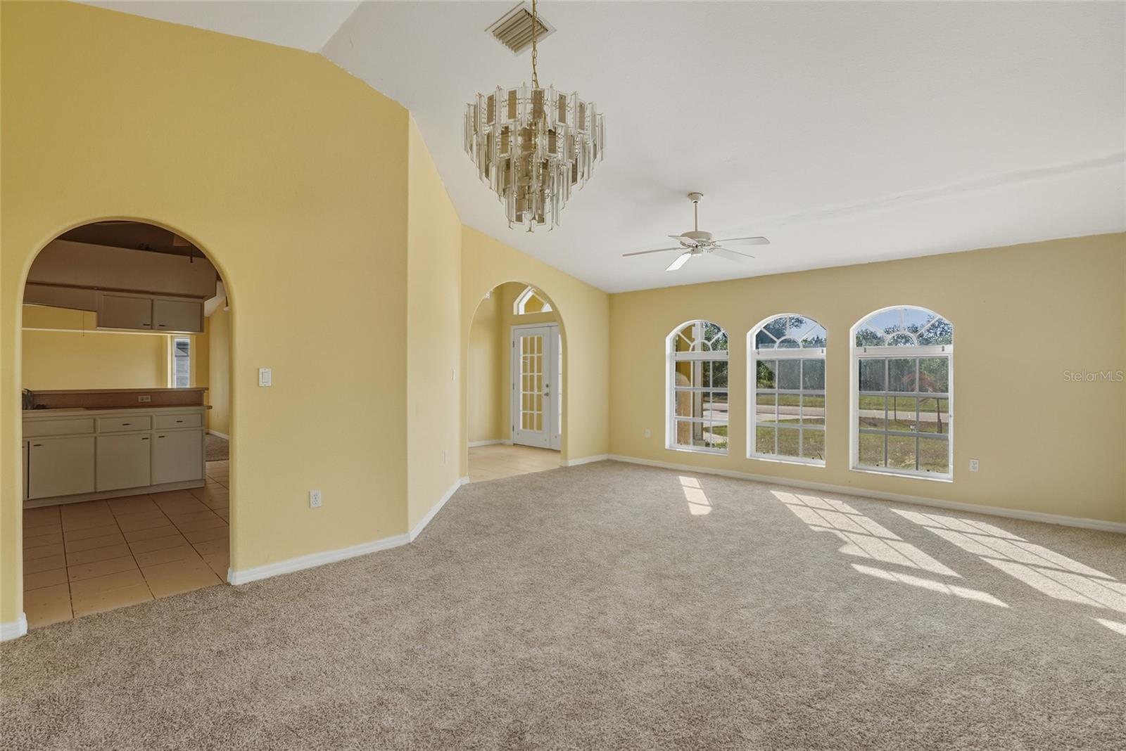 Image 4 of 31 For 122 Valdiva Street