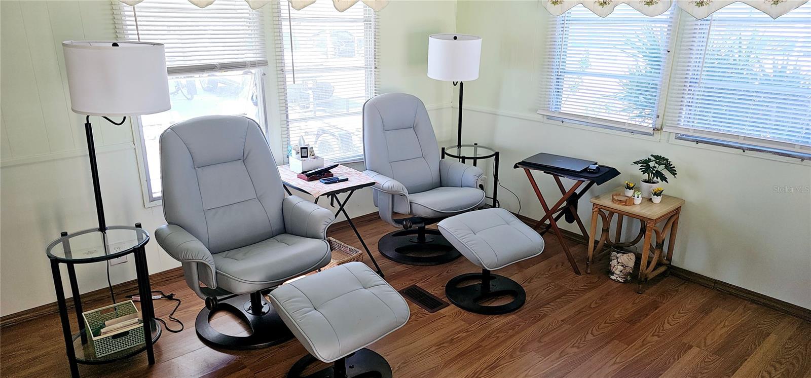 Image 9 of 29 For 10315 Cortez Road W 28-1