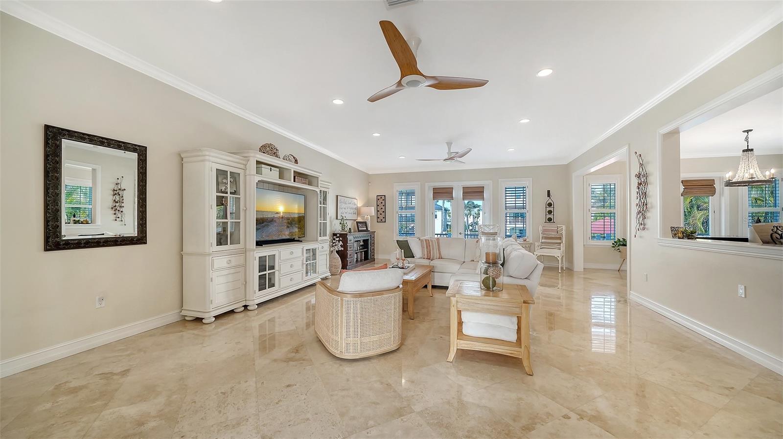 Image 16 of 91 For 605 Point Drive