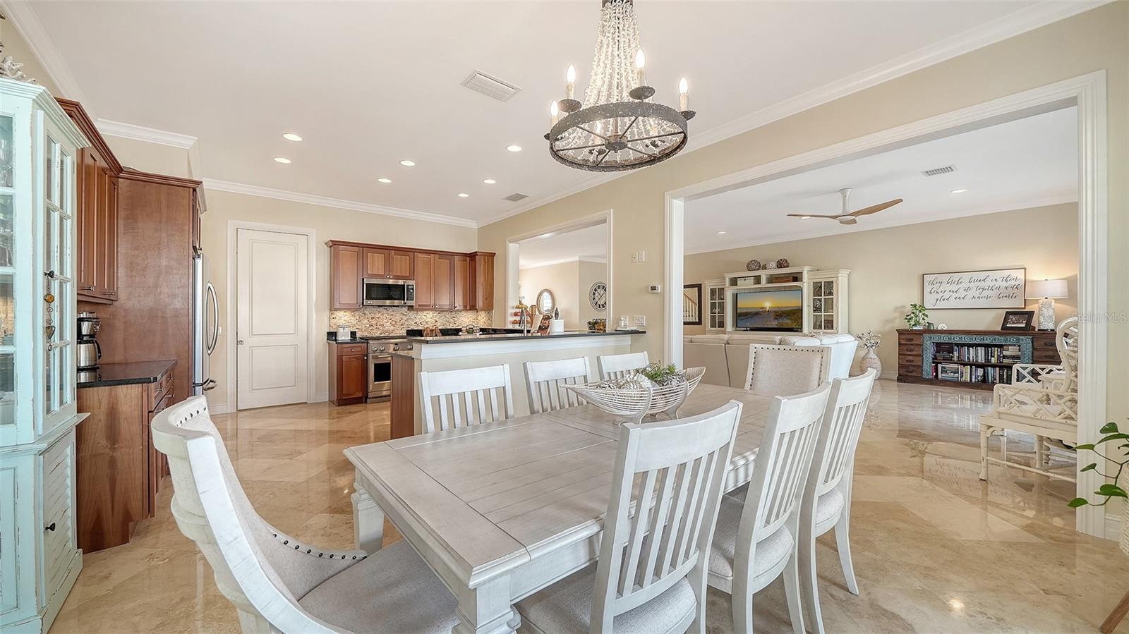 Image 30 of 91 For 605 Point Drive