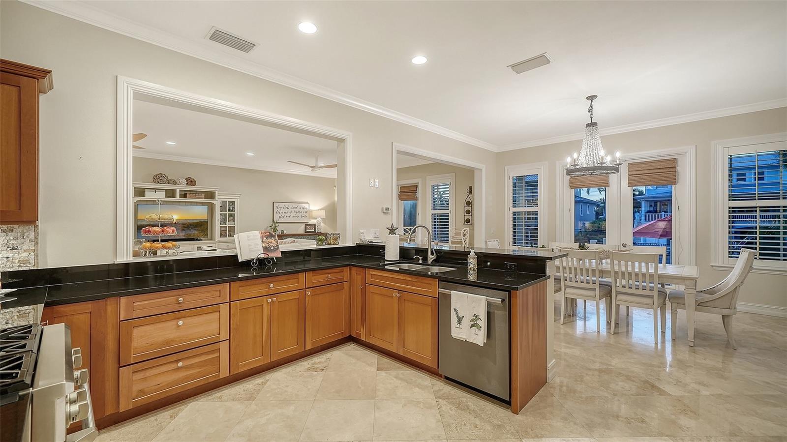 Image 37 of 91 For 605 Point Drive