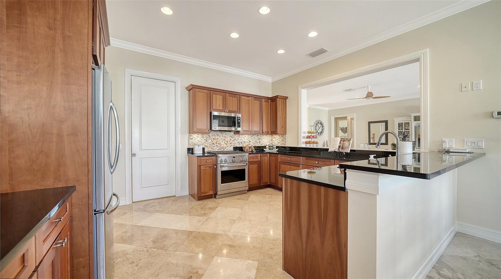 Image 38 of 91 For 605 Point Drive