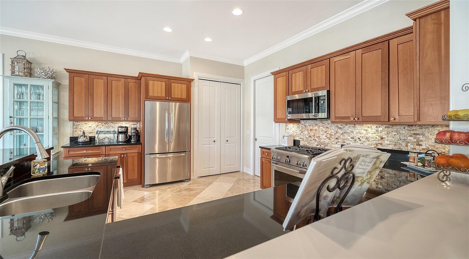 Image 39 of 91 For 605 Point Drive