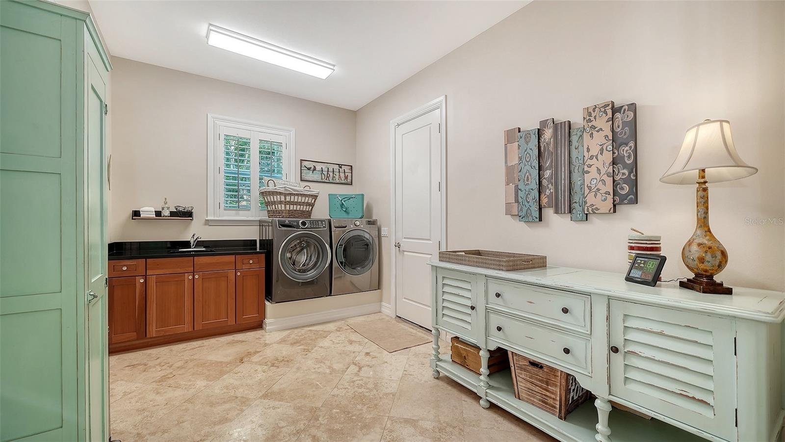 Image 43 of 91 For 605 Point Drive