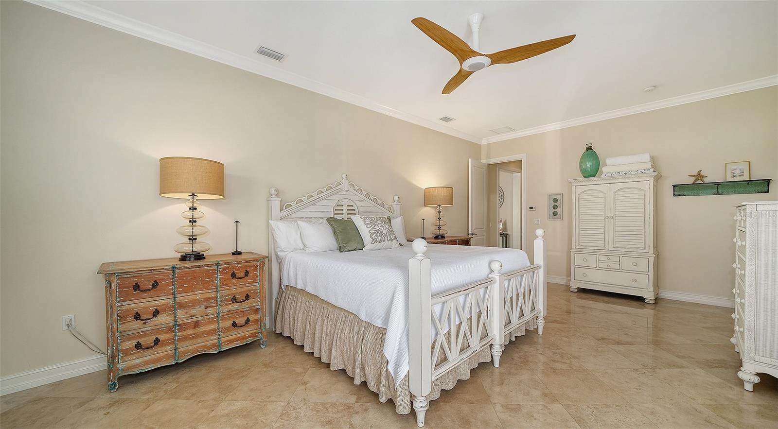 Image 46 of 91 For 605 Point Drive