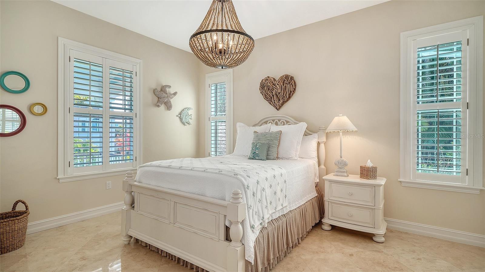 Image 53 of 91 For 605 Point Drive