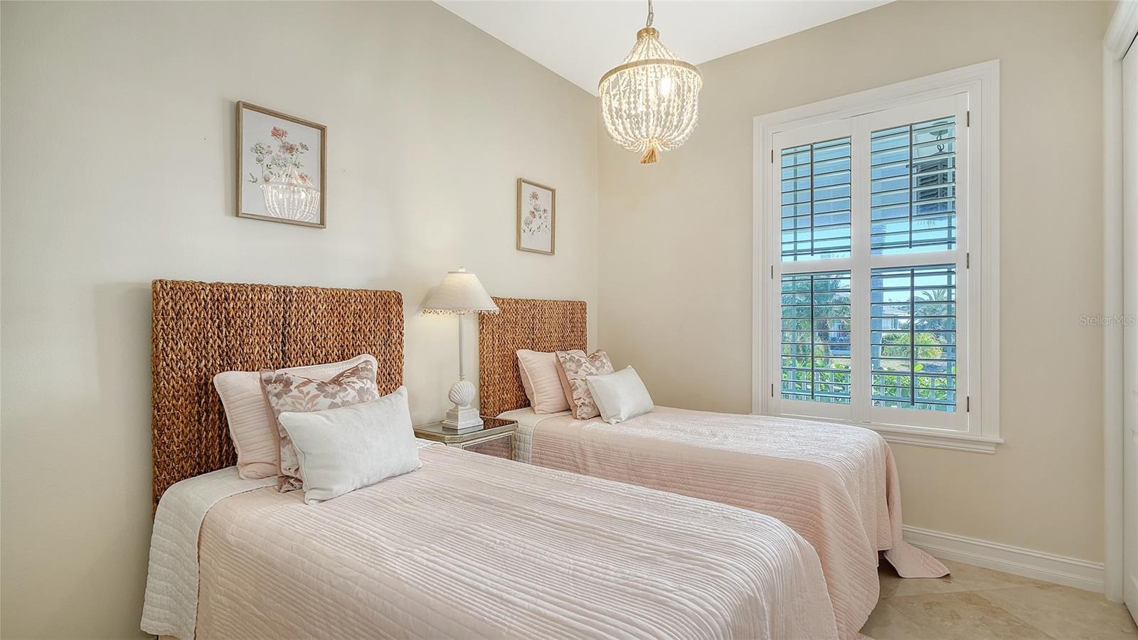 Image 57 of 91 For 605 Point Drive