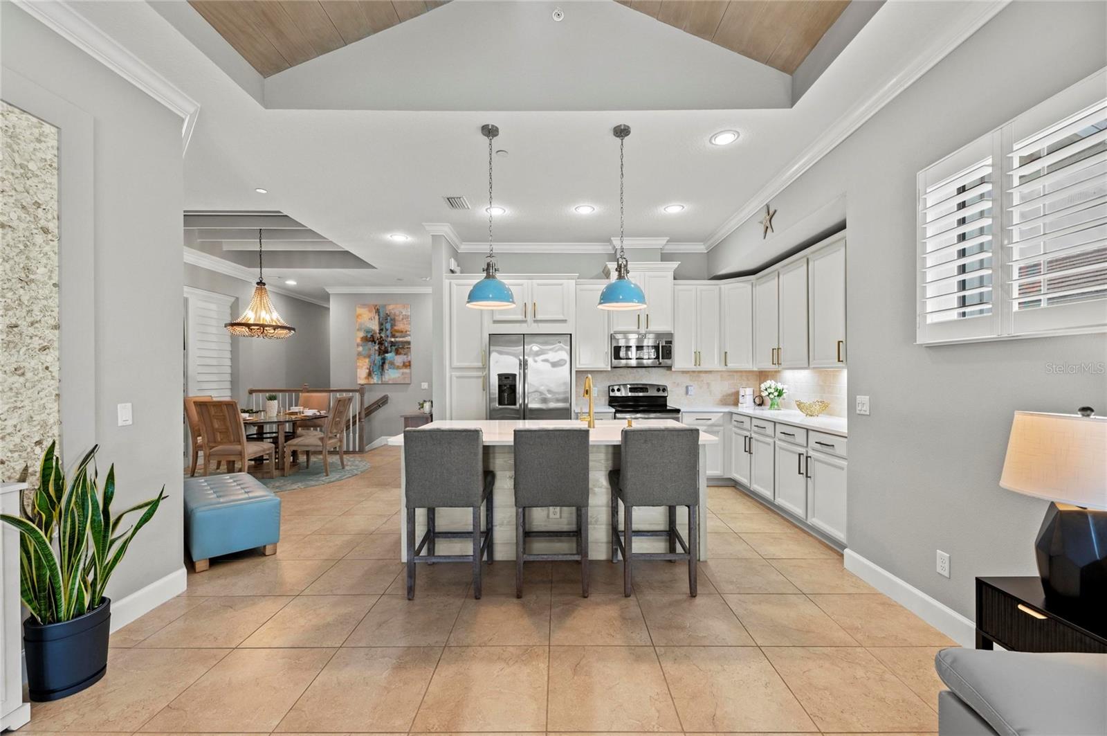 Image 20 of 100 For 226 Sapphire Lake Drive 201