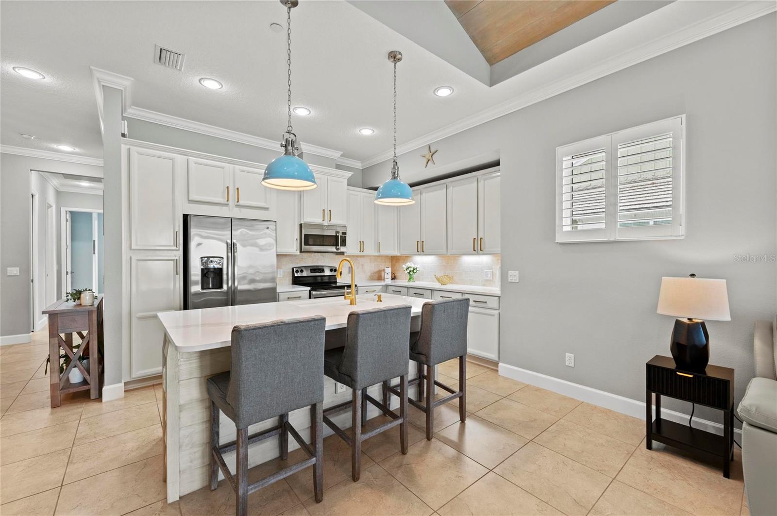 Image 21 of 100 For 226 Sapphire Lake Drive 201