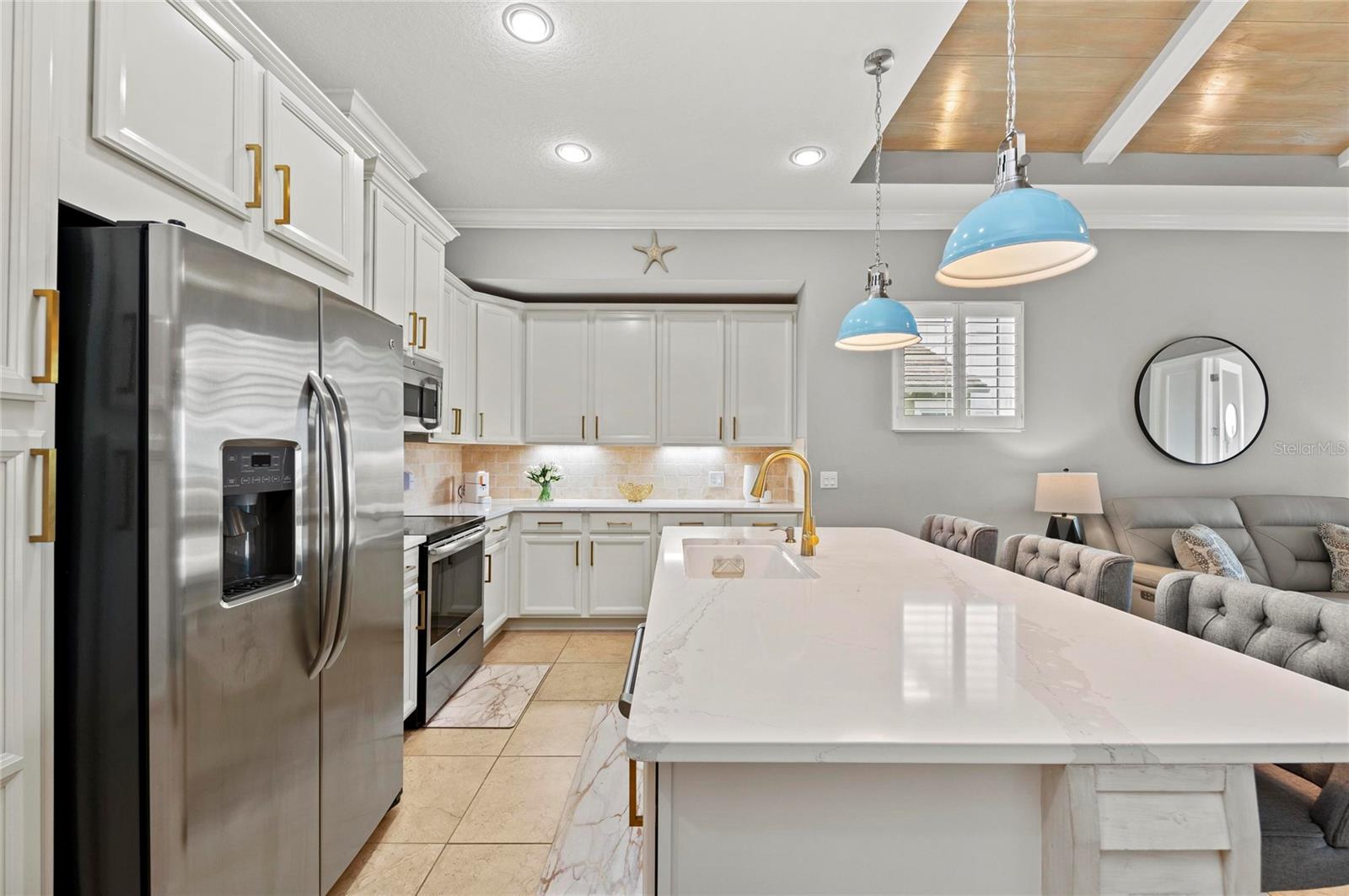 Image 23 of 100 For 226 Sapphire Lake Drive 201