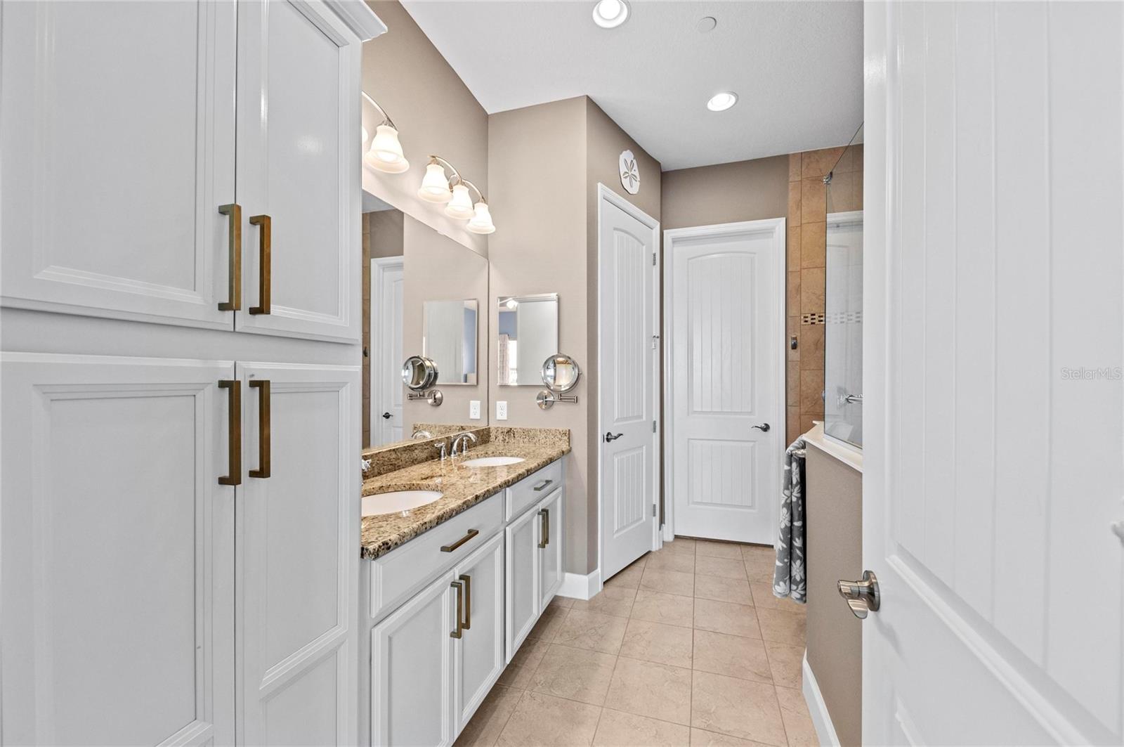 Image 42 of 100 For 226 Sapphire Lake Drive 201