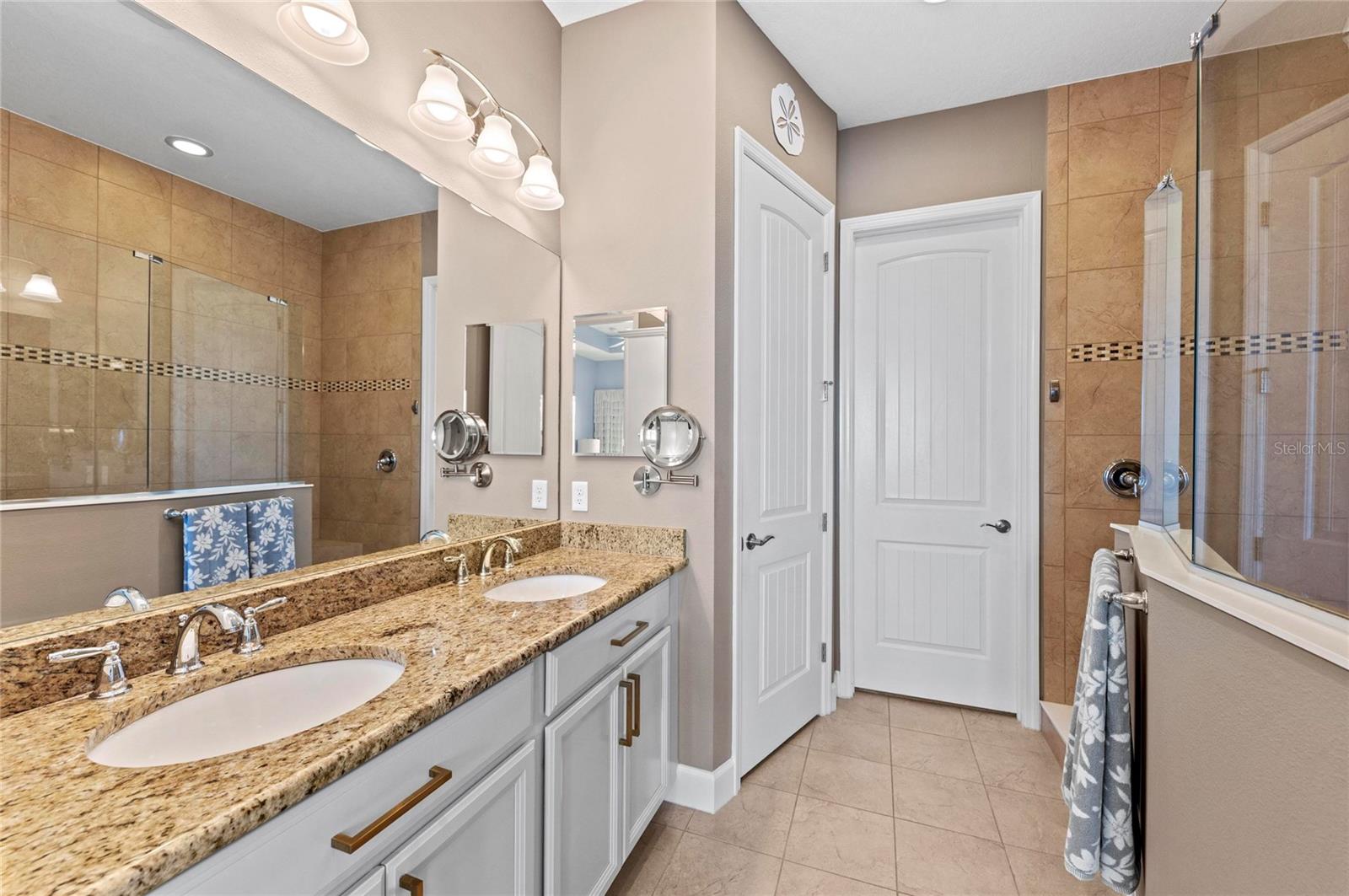 Image 43 of 100 For 226 Sapphire Lake Drive 201