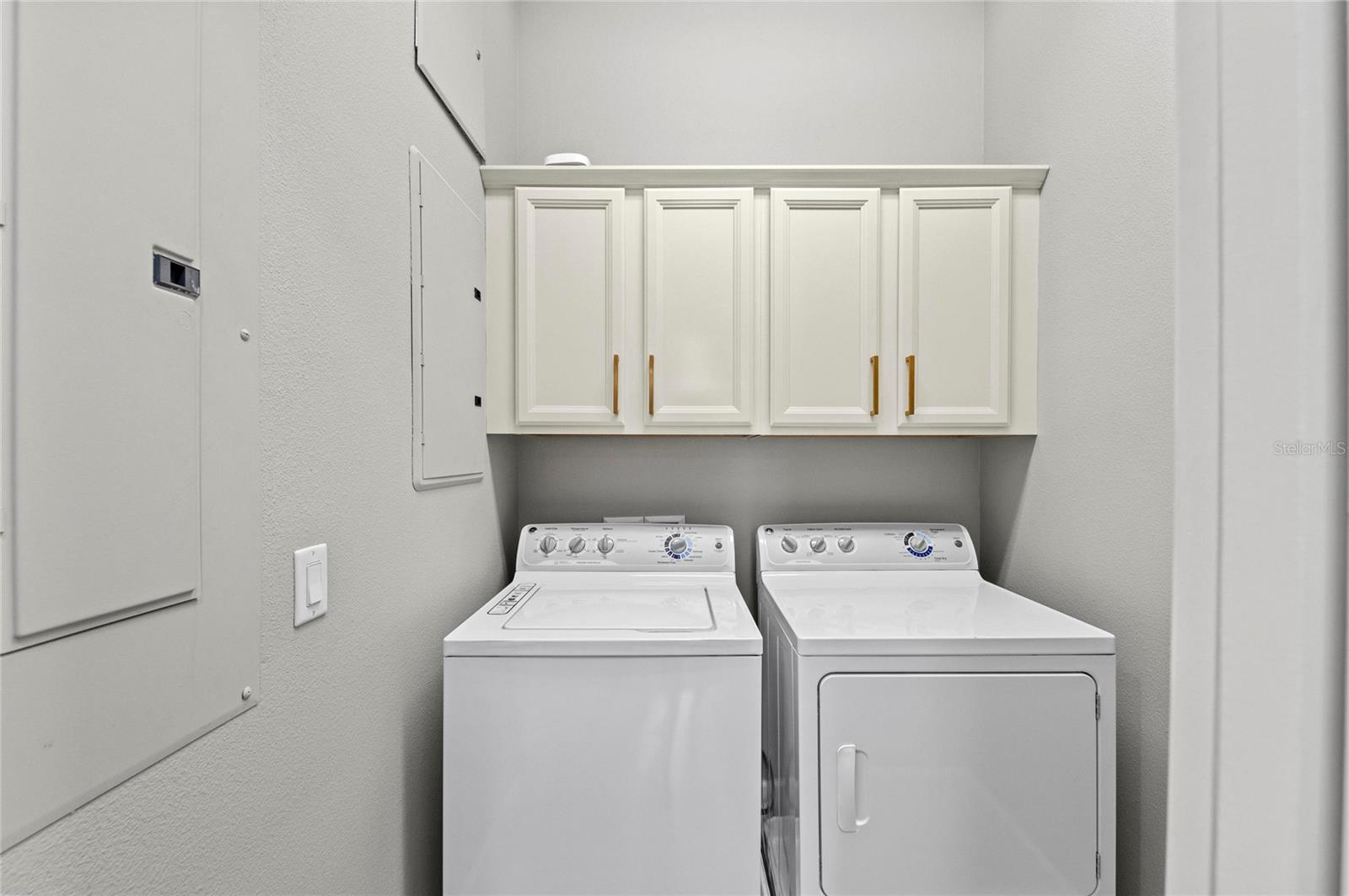 Image 54 of 100 For 226 Sapphire Lake Drive 201