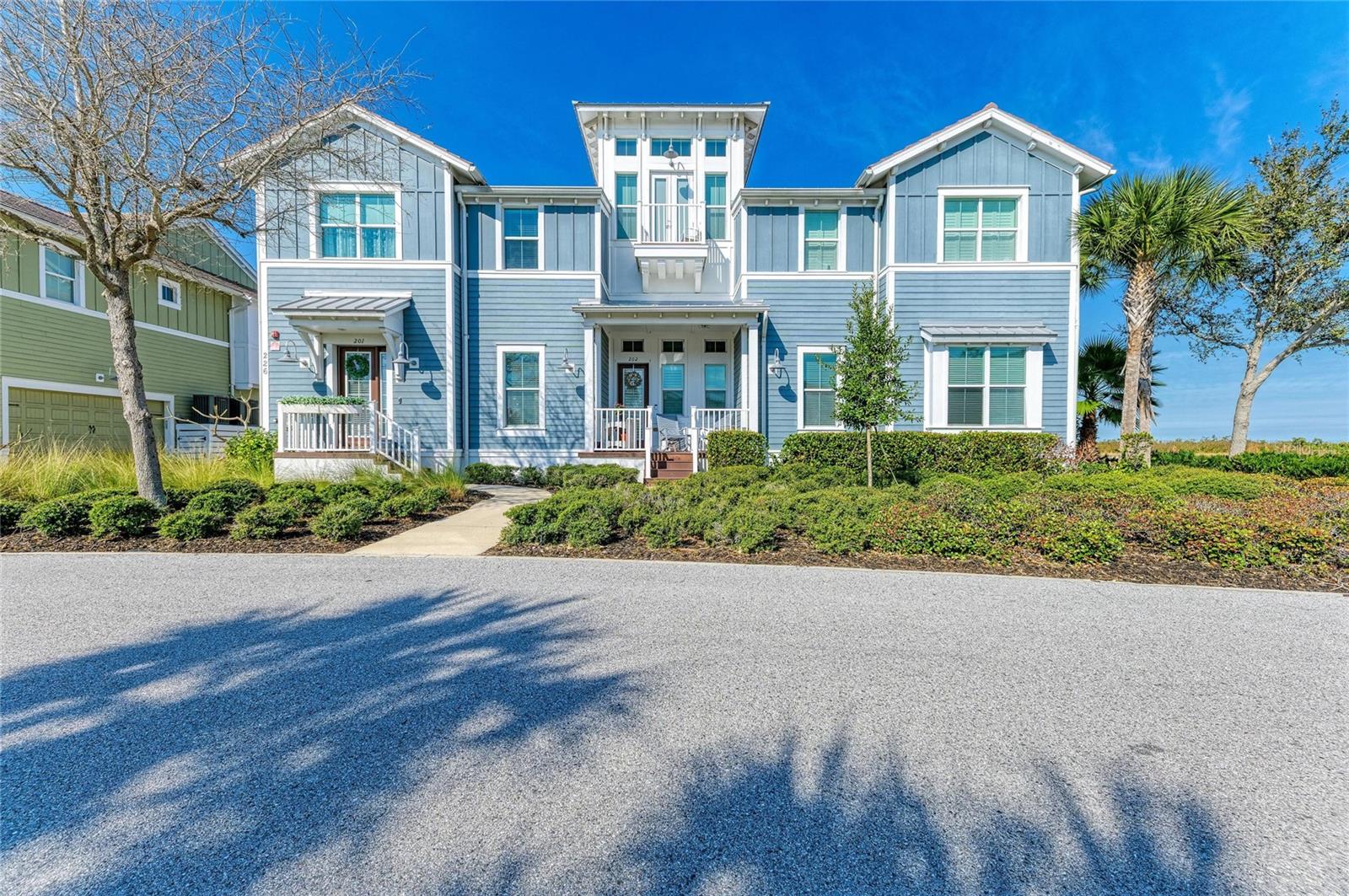 Image 7 of 100 For 226 Sapphire Lake Drive 201