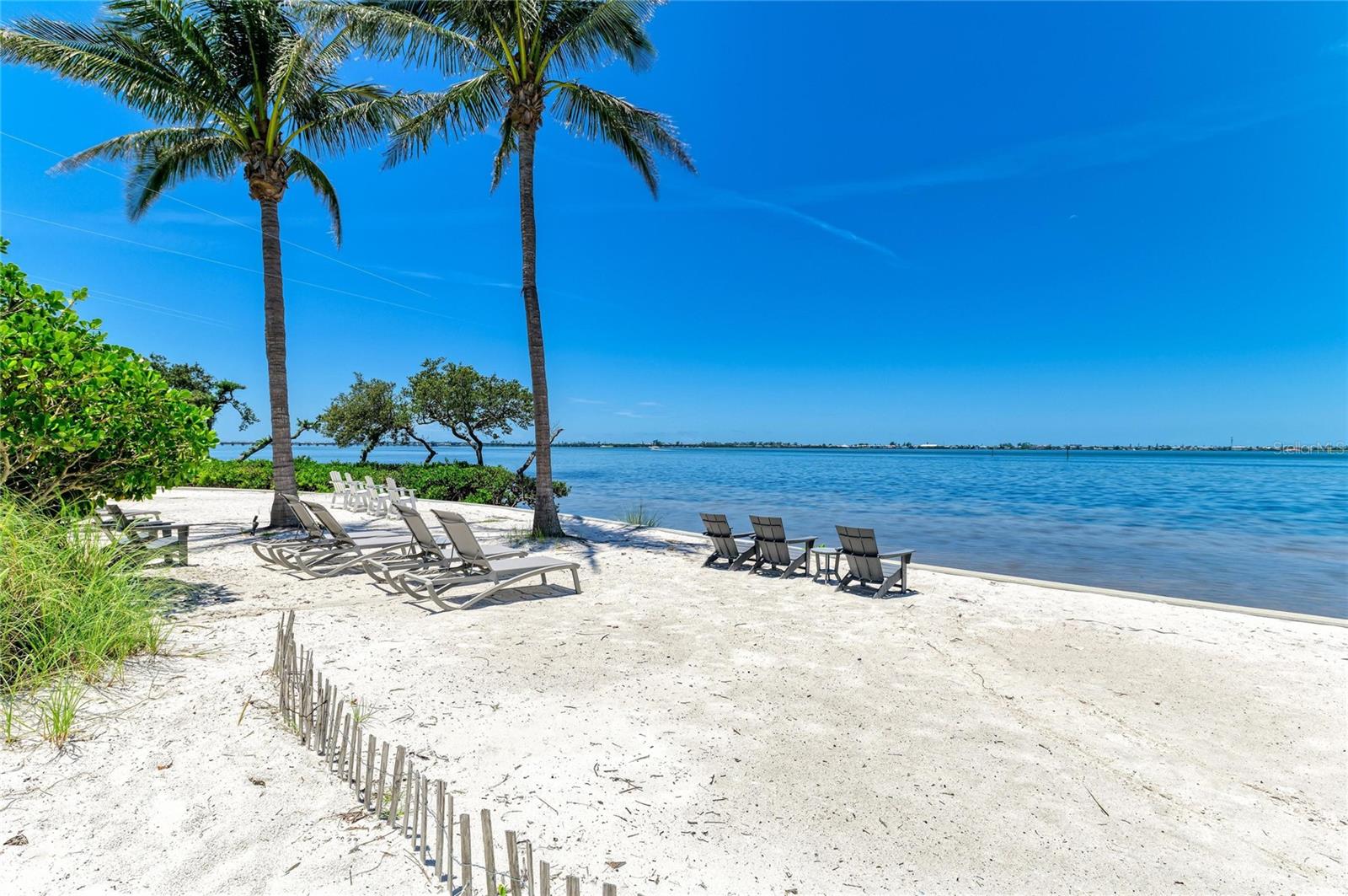 Image 79 of 100 For 226 Sapphire Lake Drive 201