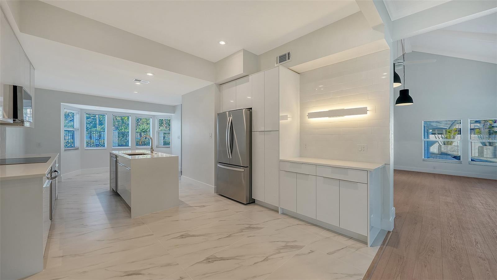 Image 12 of 32 For 940 Alameda Way