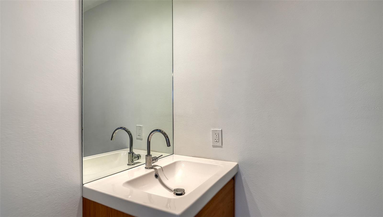 Image 17 of 32 For 940 Alameda Way