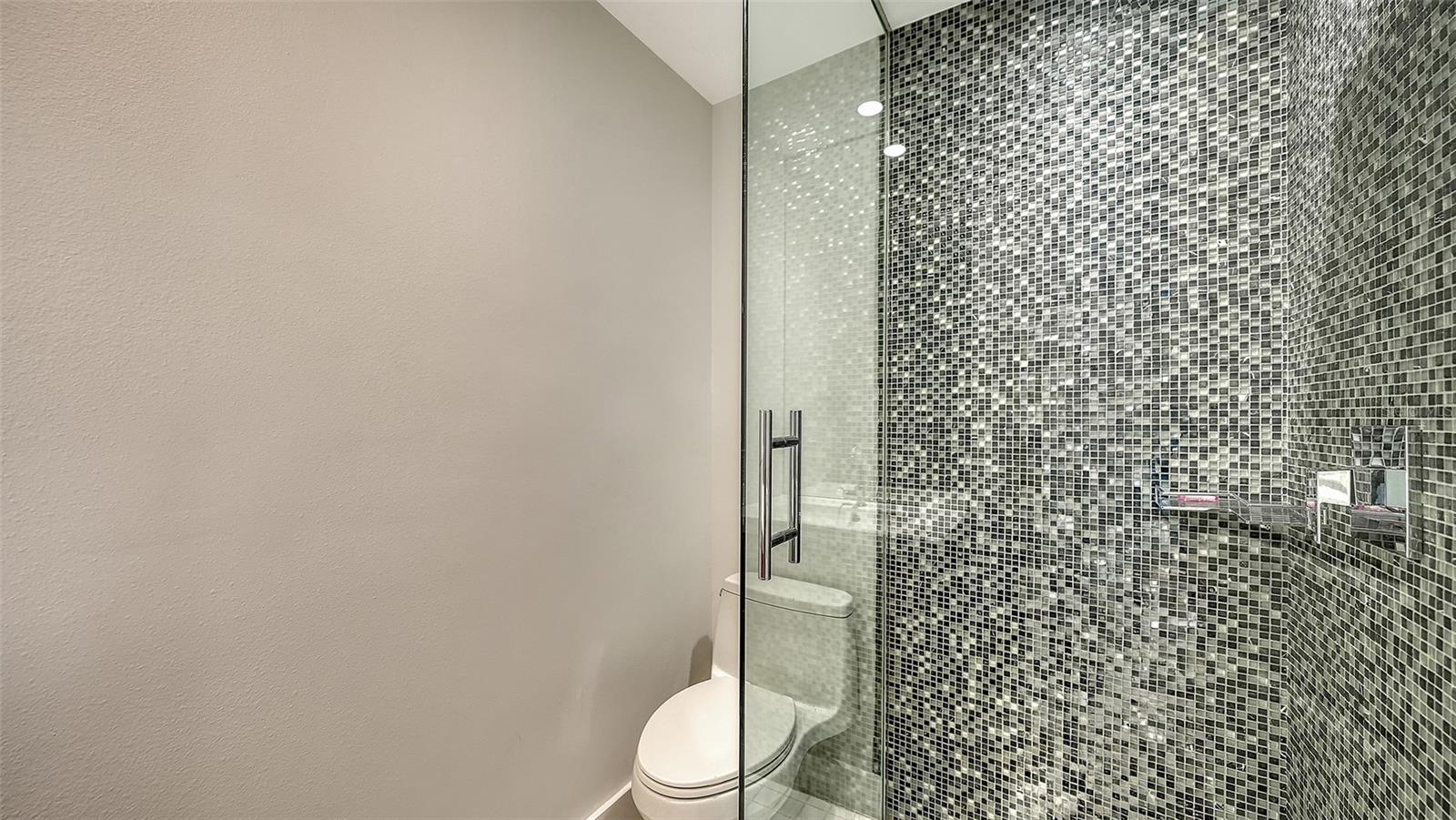 Image 18 of 32 For 940 Alameda Way