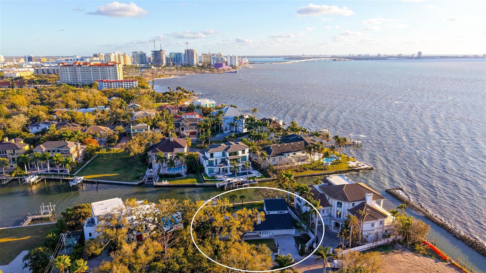 Image 2 of 32 For 940 Alameda Way