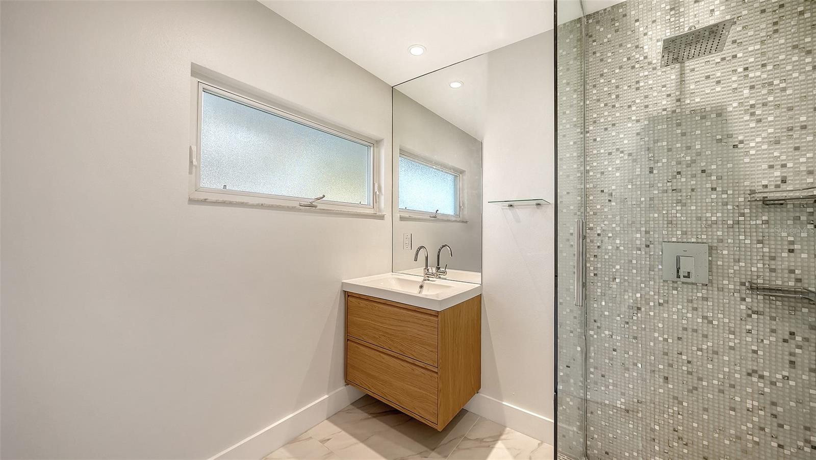 Image 23 of 32 For 940 Alameda Way