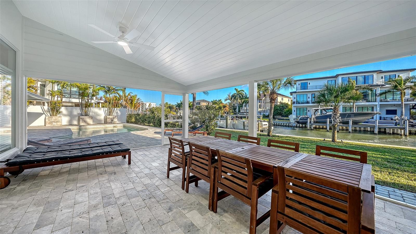 Image 24 of 32 For 940 Alameda Way