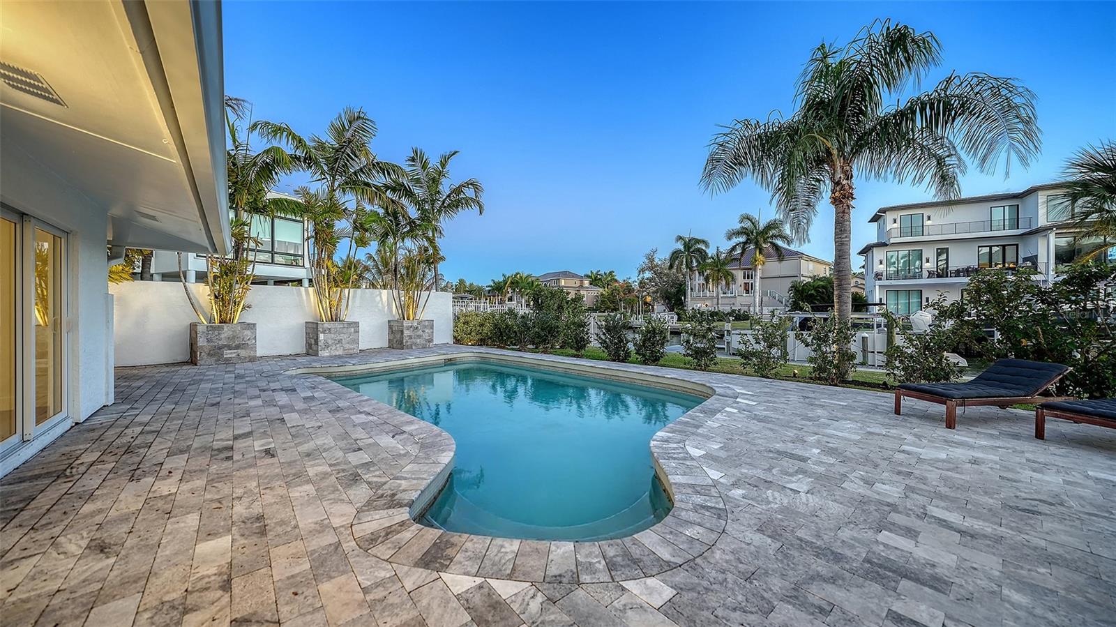 Image 25 of 32 For 940 Alameda Way