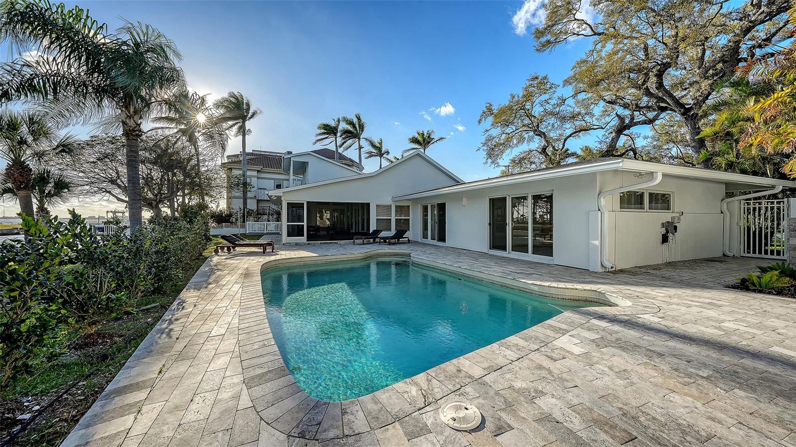 Image 27 of 32 For 940 Alameda Way