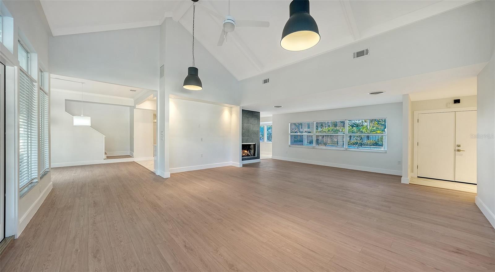 Image 6 of 32 For 940 Alameda Way