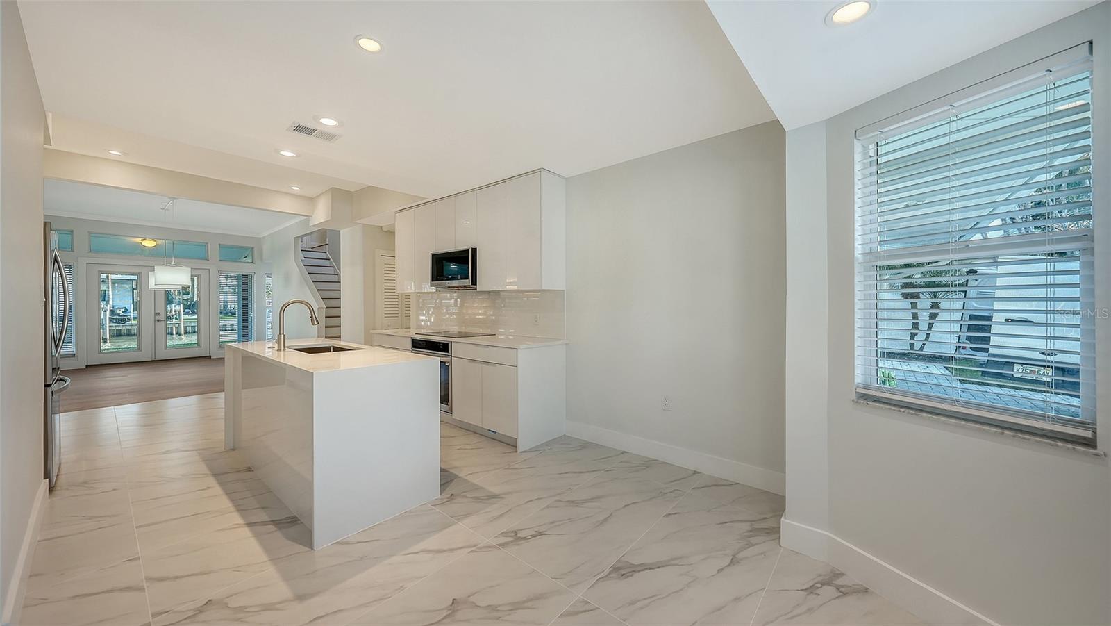 Image 8 of 32 For 940 Alameda Way