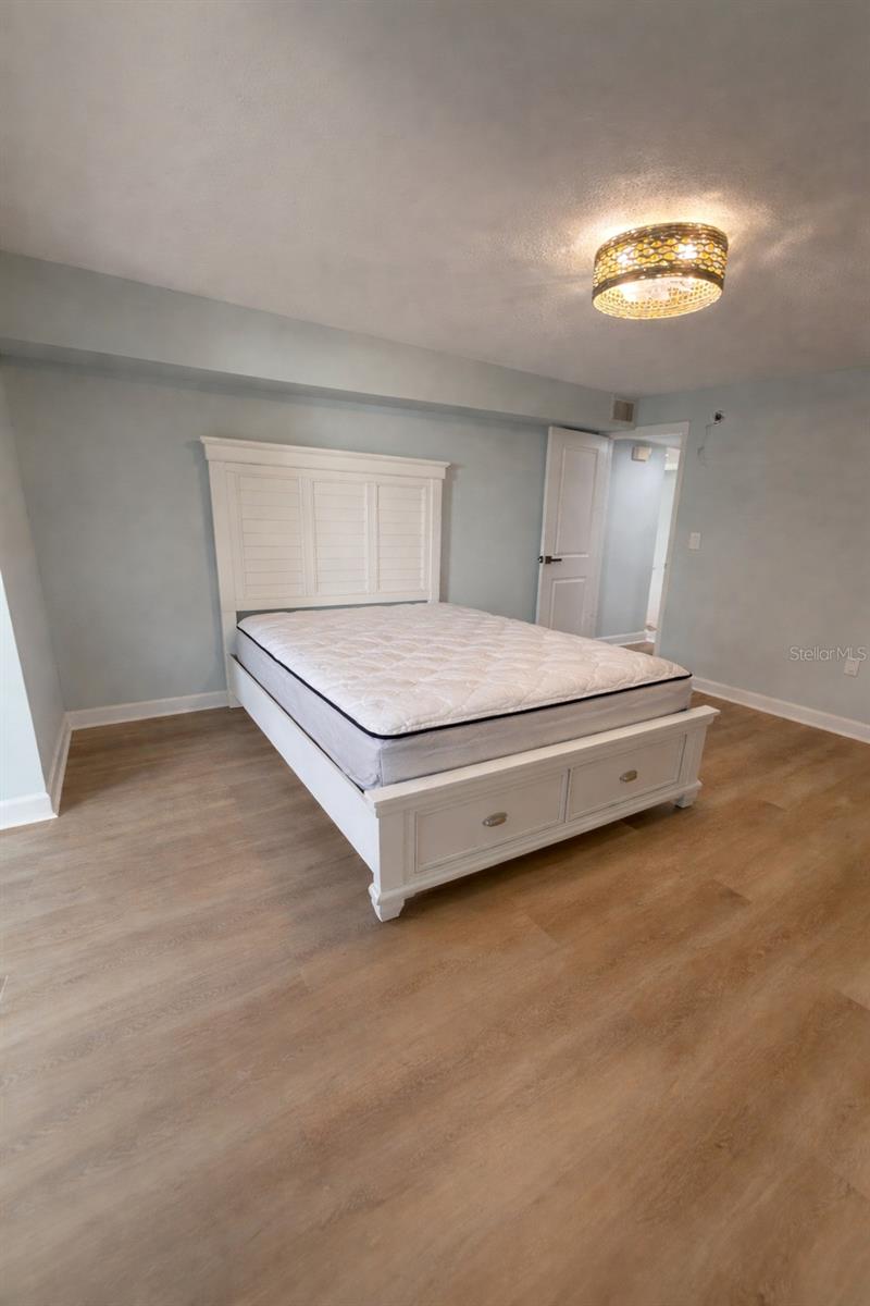 Image 4 of 6 For 676 El Centro