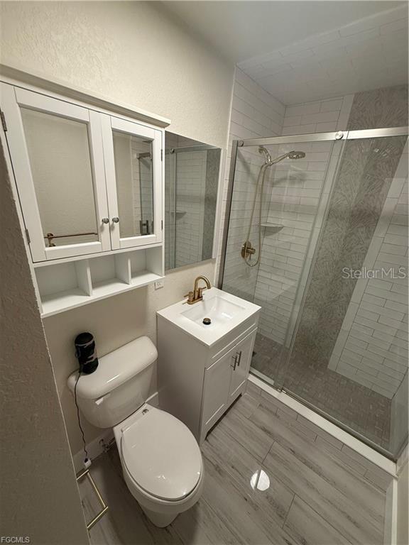 Image 11 of 14 For 210 Peace Island Drive