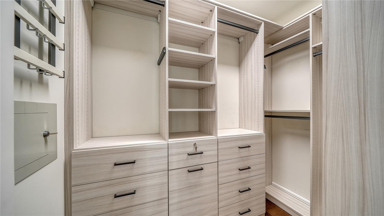 Image 17 of 52 For 1300 Benjamin Franklin Drive 303